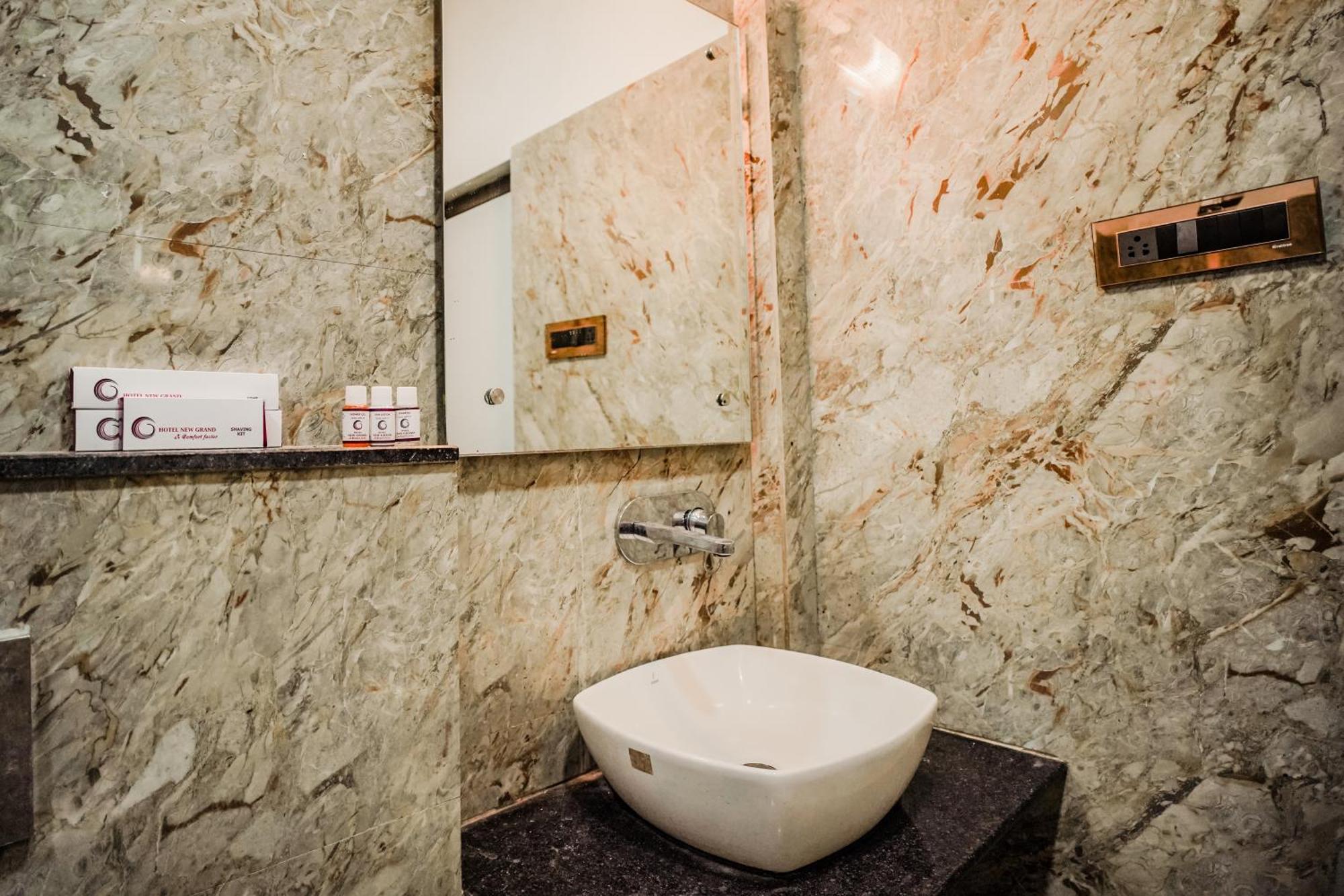 Hotel New Grand Диогар Екстериор снимка